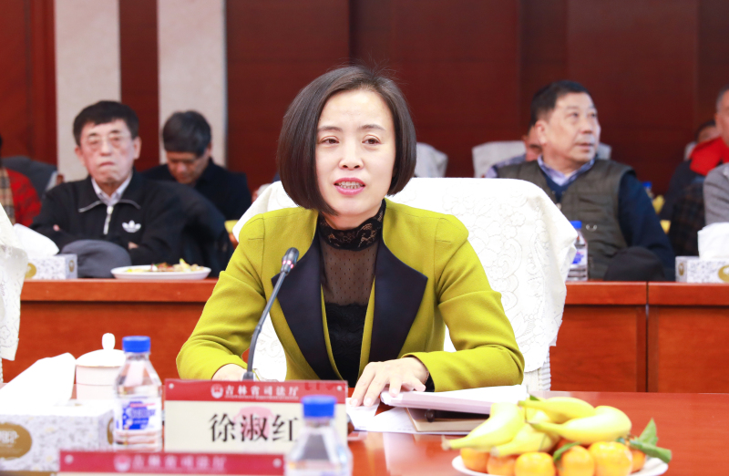 厅党组成员,政治部主任徐淑红主持会议,并向老同志通报司法厅相关工作